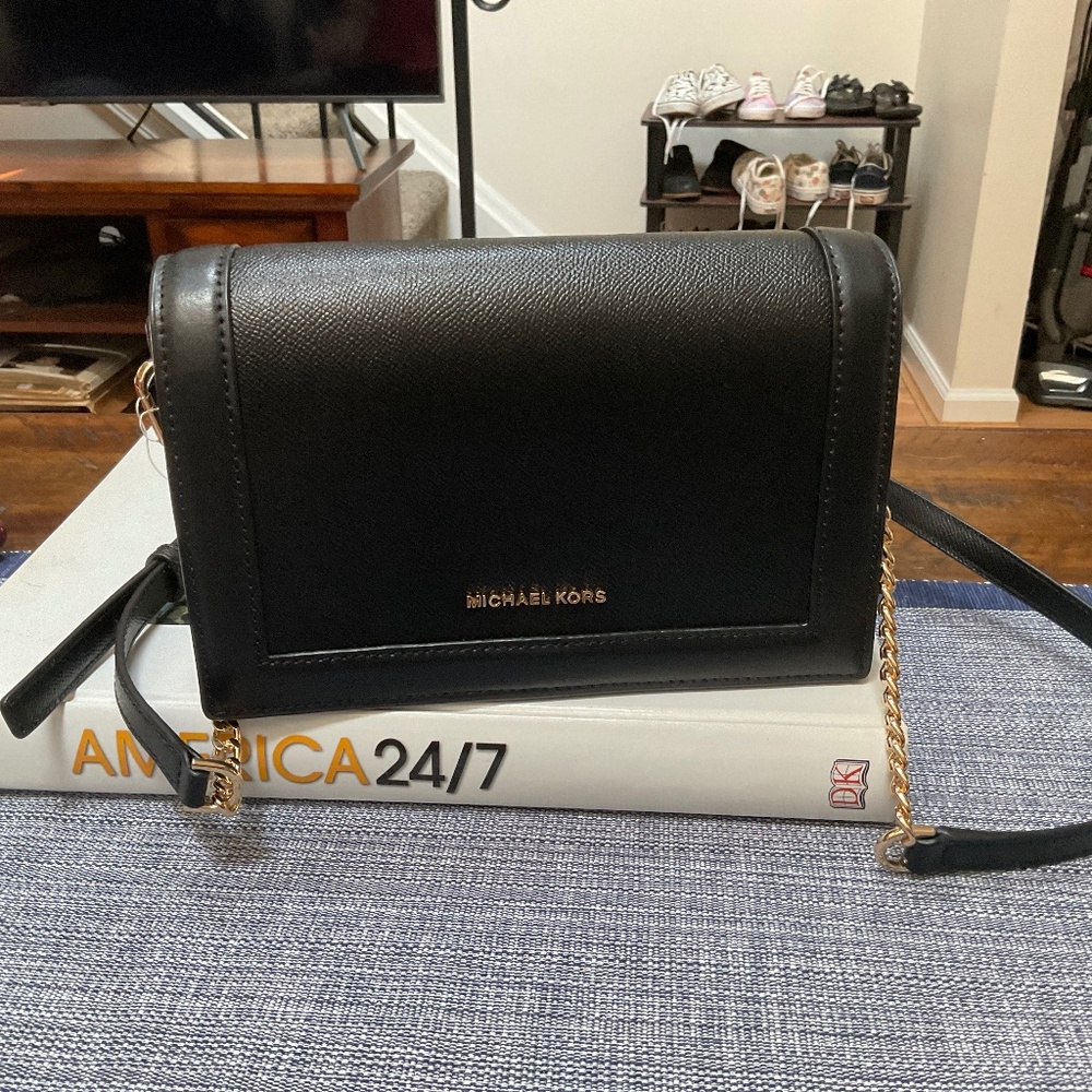Michael kors  bag adorable bag great for  a special event or every day bag